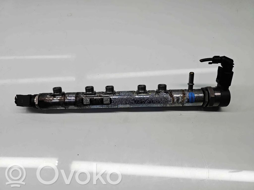 BMW 5 F10 F11 Listwa wtryskowa 