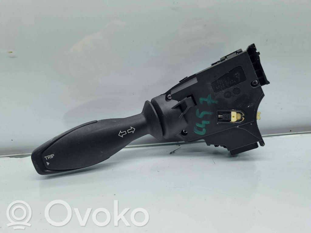 Suuntavilkun vipu   8A6T13335BC