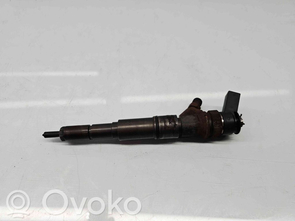 Fuel injector   7749435