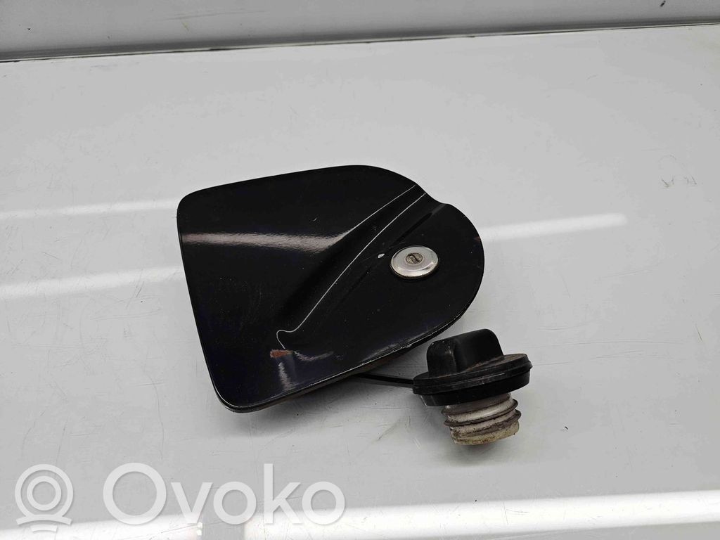 Nissan Navara D40 Apdaila aplink degalų bako dangtelį 