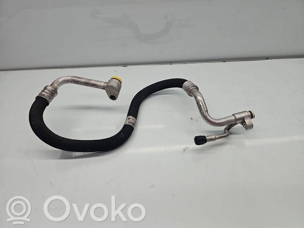 Ilmastointilaitteen putki (A/C)   9232585
