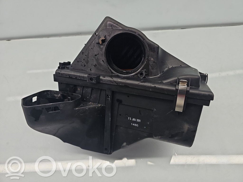 Air filter box   8512599