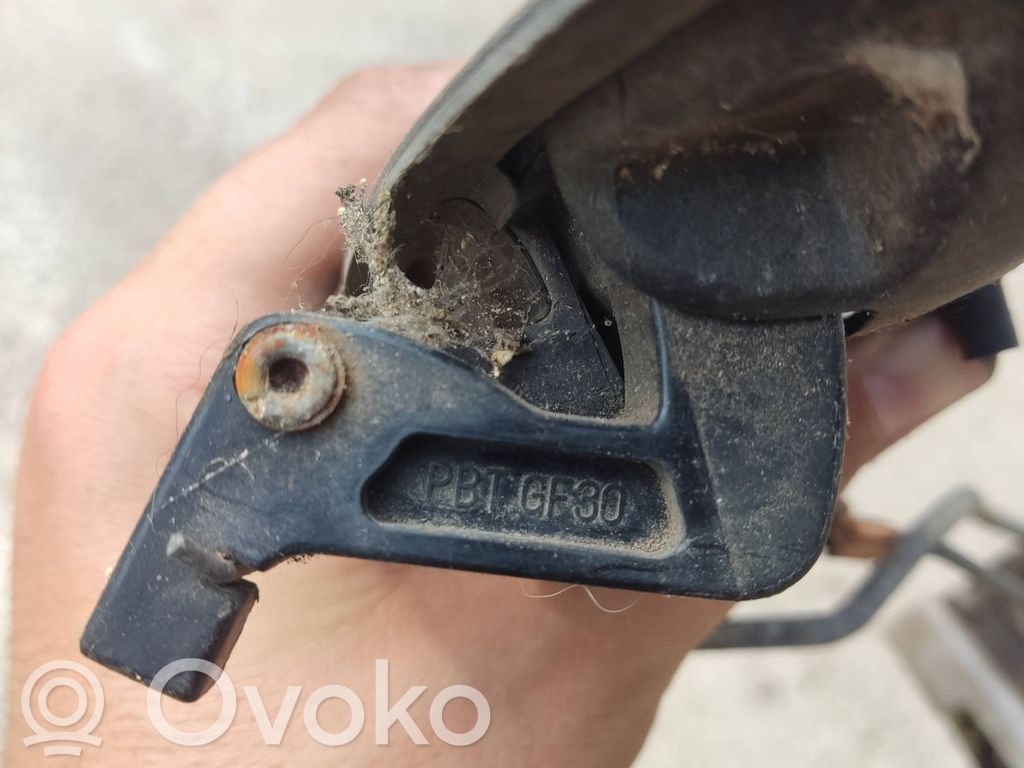 Mazda 323 Priekšpusē slēdzene 