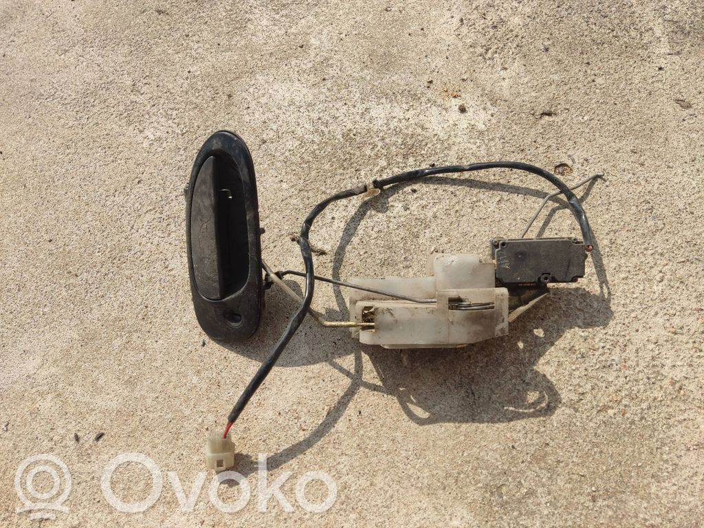 Mazda 323 Priekšpusē slēdzene 