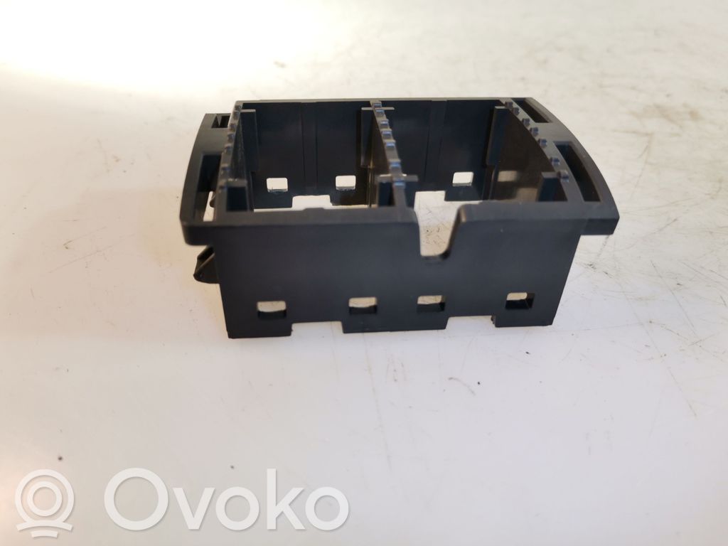 Renault Trafic III (X82) Windscreen/window heater switch 