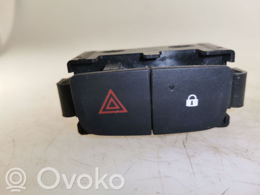Renault Trafic III (X82) Hazard light switch 