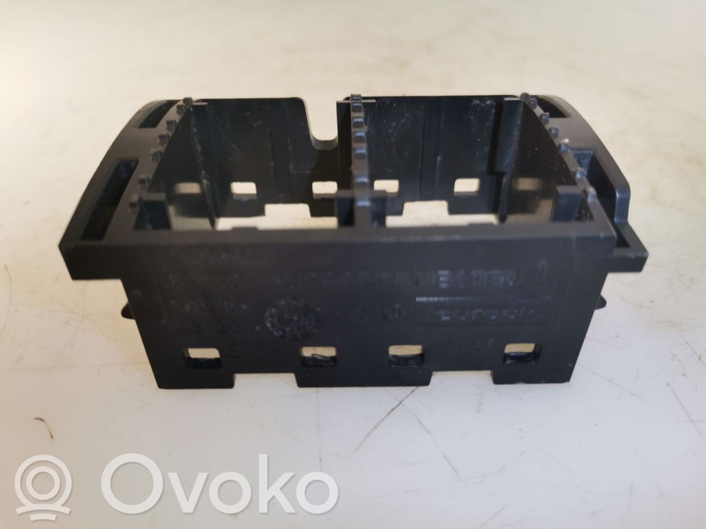 Renault Trafic III (X82) Windscreen/window heater switch 