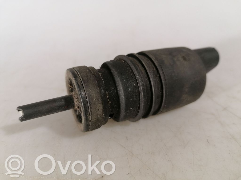 Mercedes-Benz E W211 Windscreen/windshield washer pump 