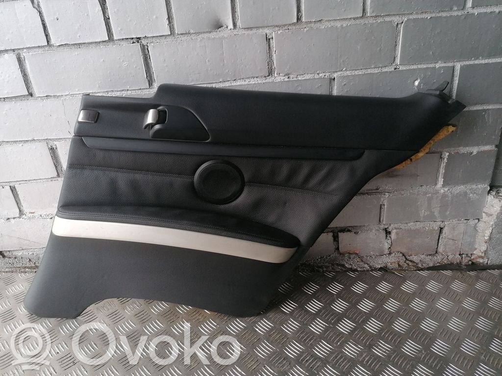 BMW 3 E92 E93 Dvidurio galinių vietų šoninis apdailos skydas 