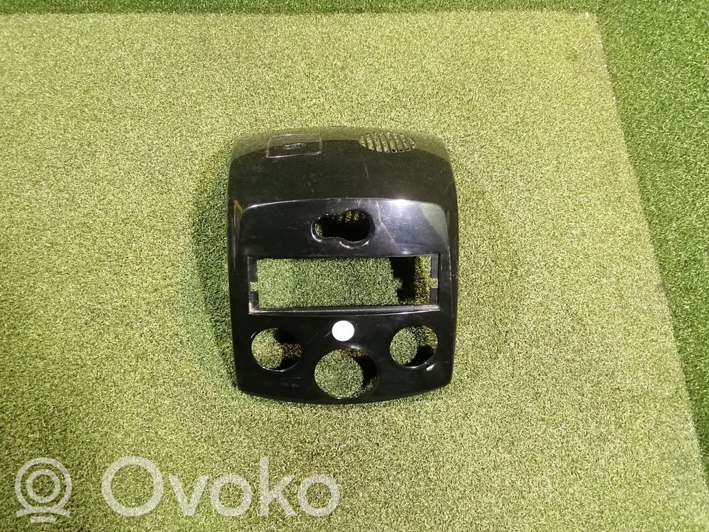 Renault Clio III Tunel środkowy 