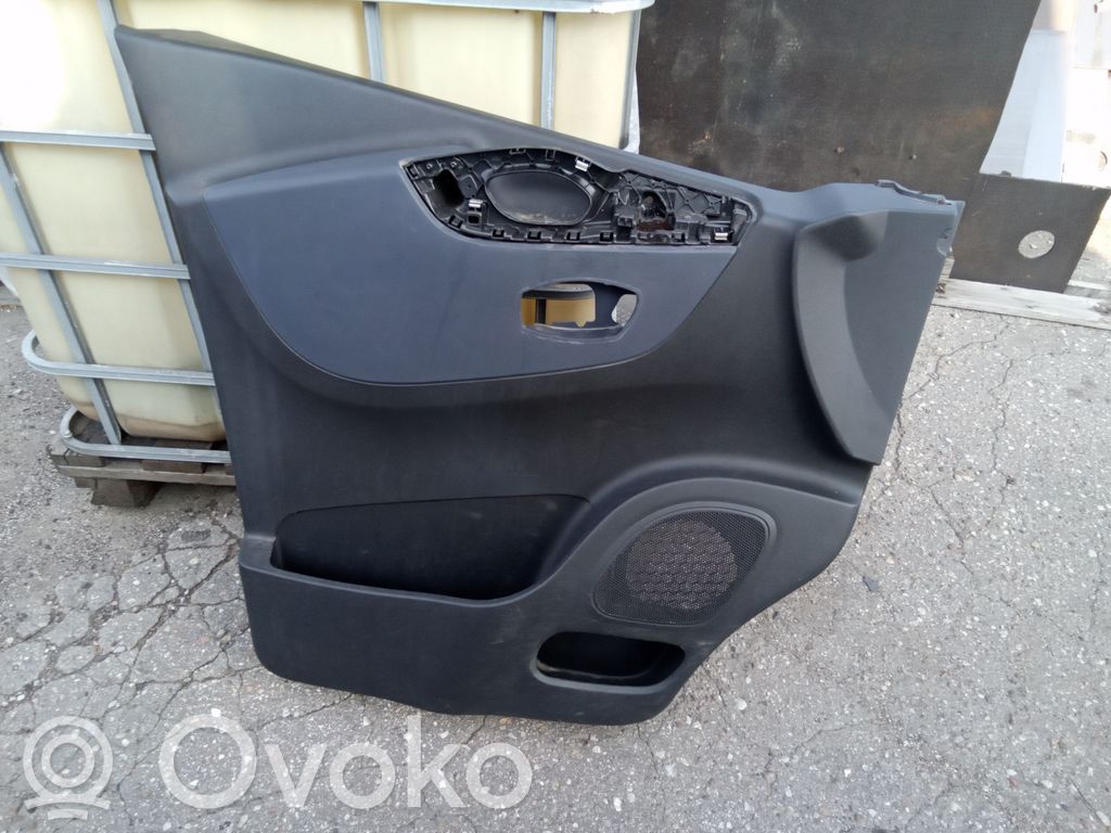 Opel Vivaro Boczki / Poszycie drzwi przednich 