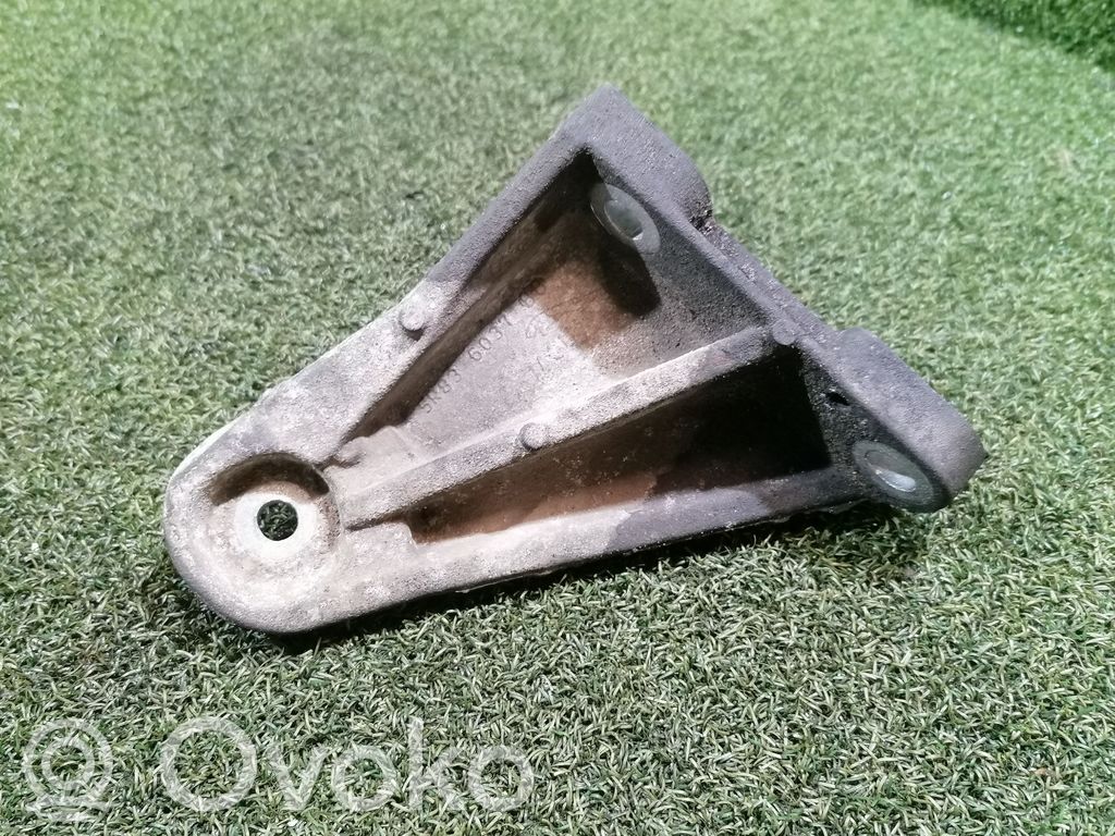Jaguar XF X250 Engine mounting bracket 