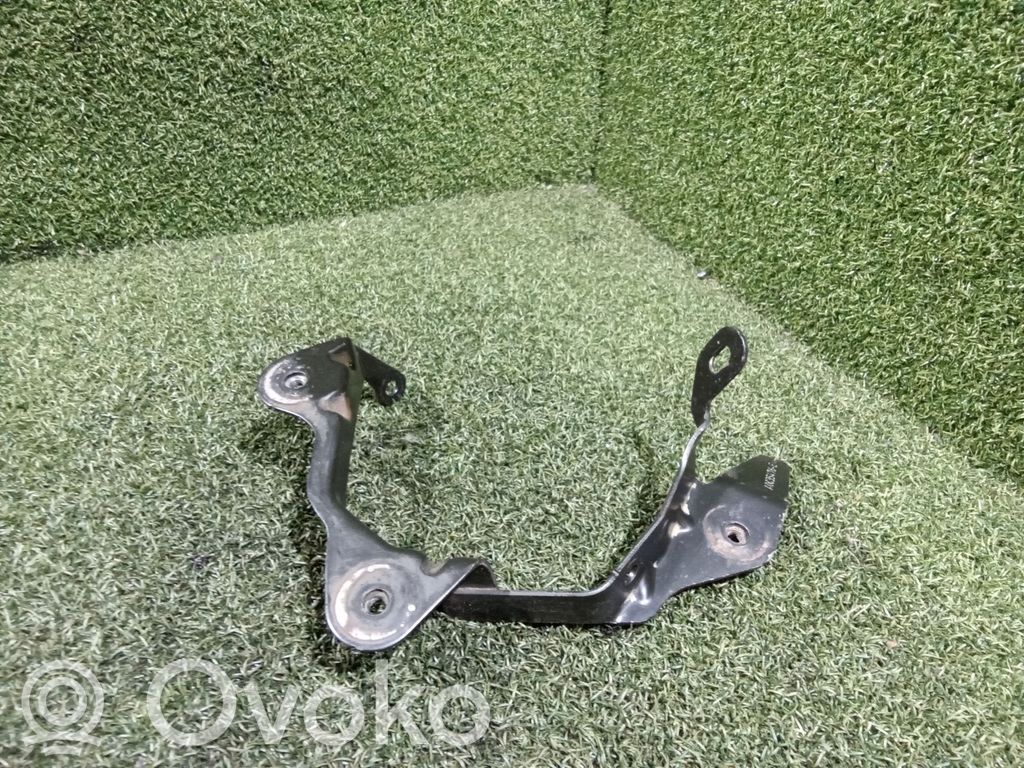 Renault Master III Ohjaustehostimen pumpun kannake 