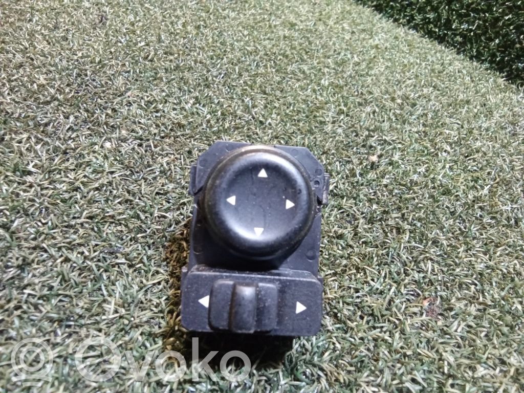 Renault Master III Wing mirror switch 
