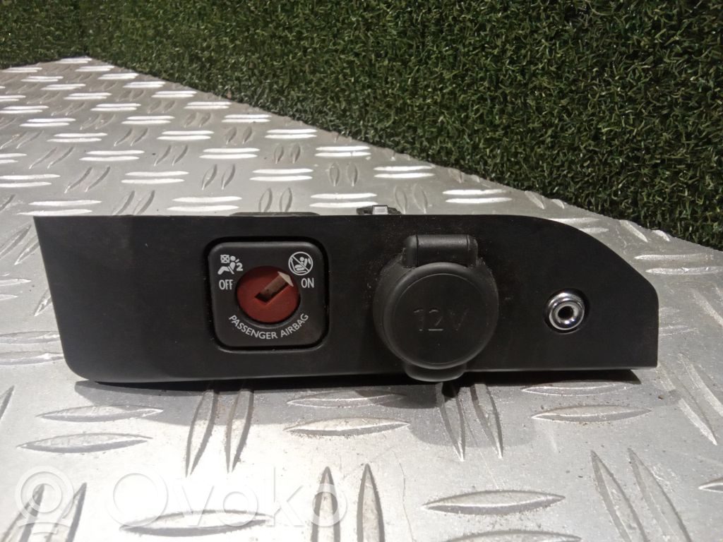 Toyota Proace Passenger airbag on/off switch 