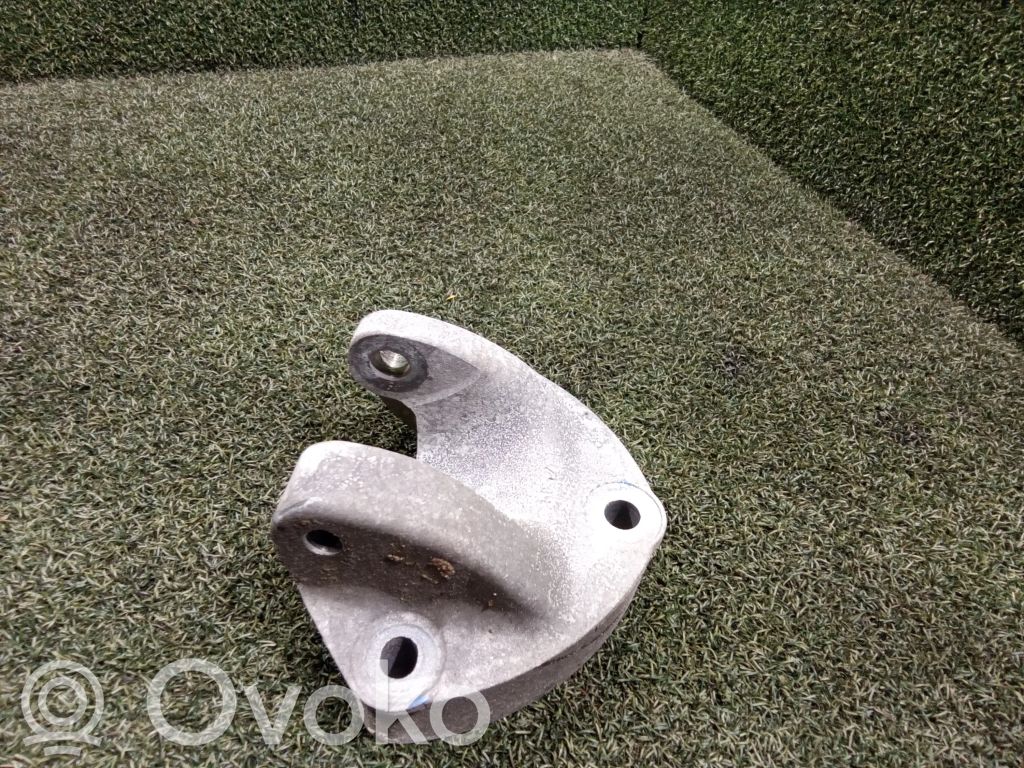 Opel Movano B Engine mounting bracket 