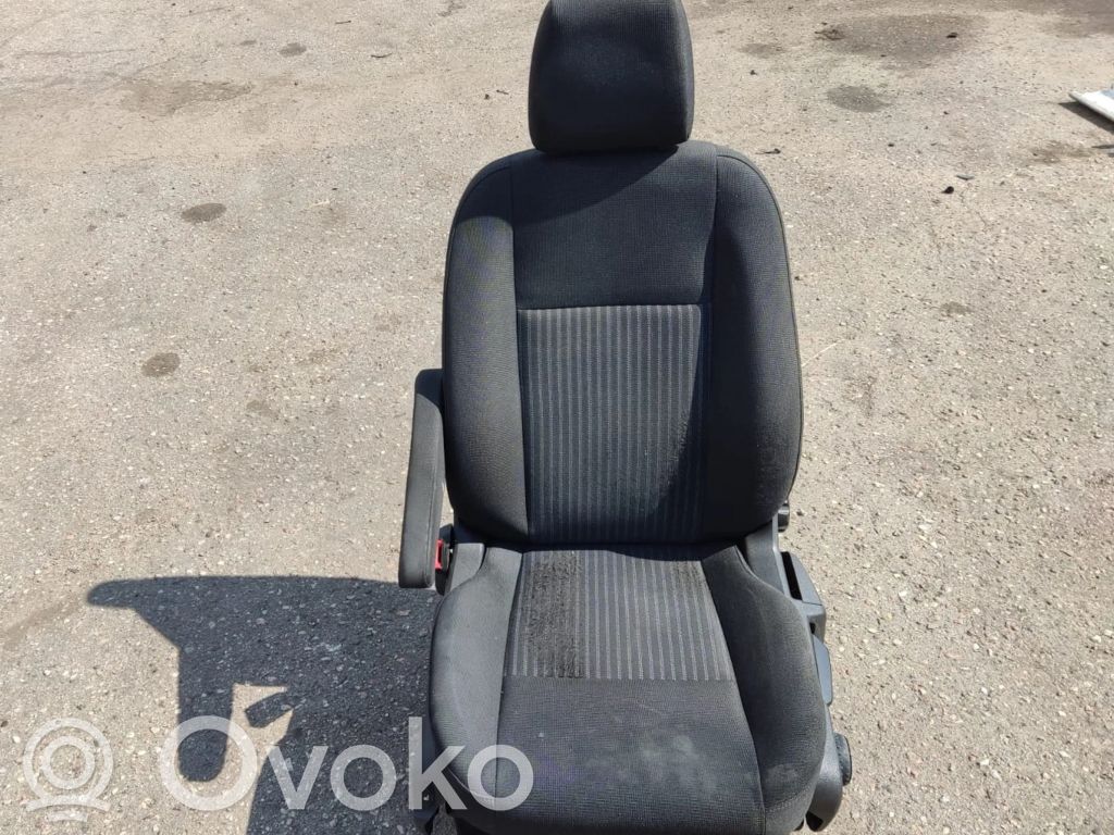 Kuljettajan istuin   BK2114B684EA,GK2163227AB,GK2163227