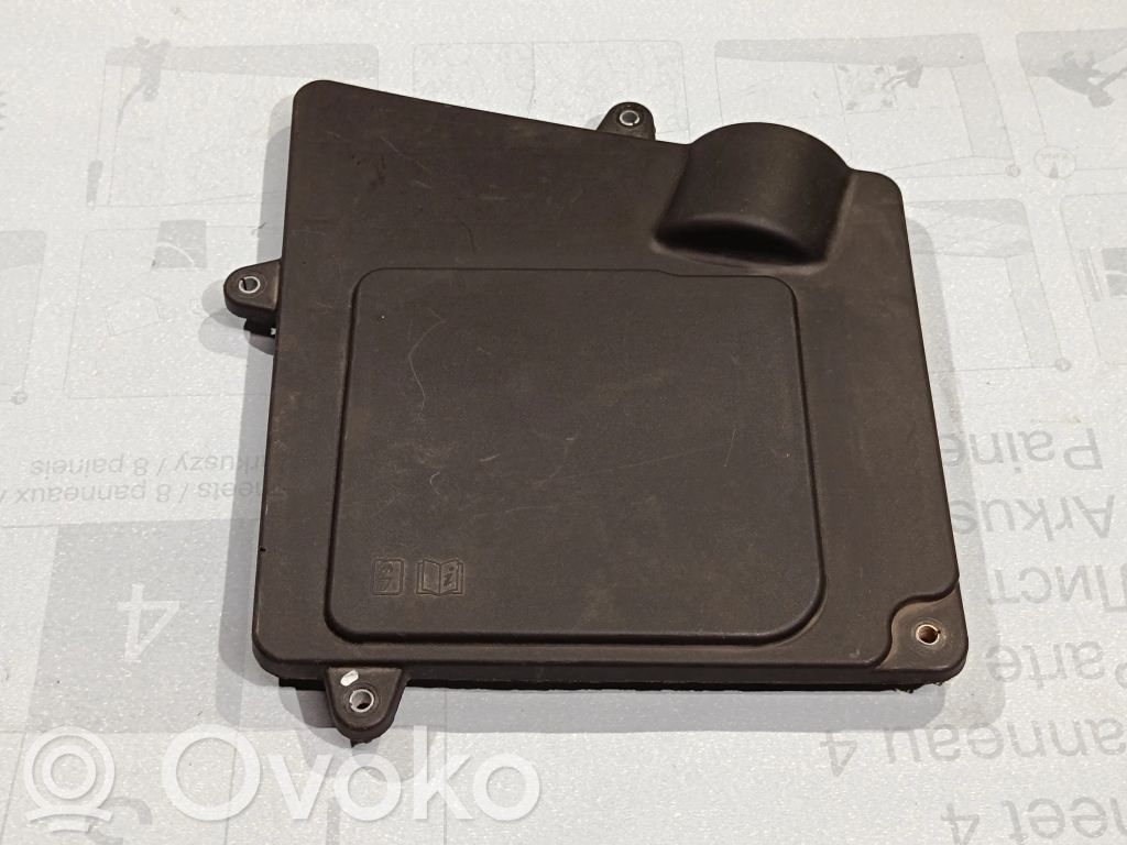 Opel Movano B Tapa de caja de fusibles 