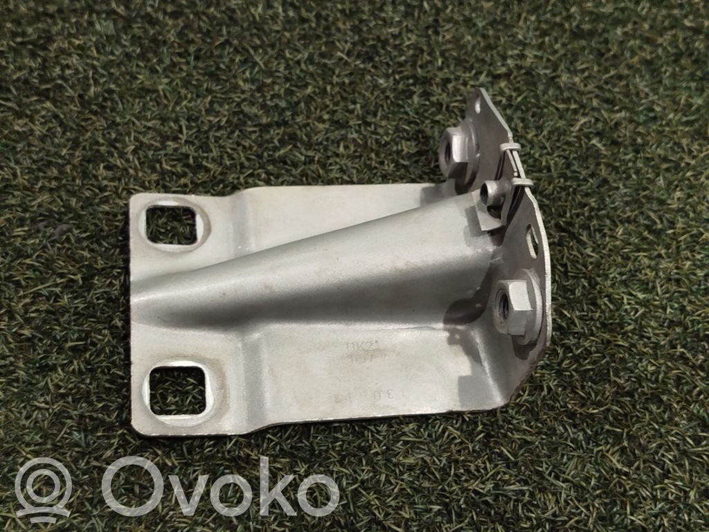 Ford Transit Custom Fender mounting bracket 