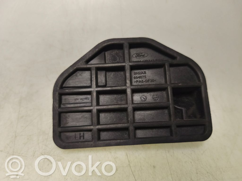Front bumper mounting bracket   BK2117K543BAW
