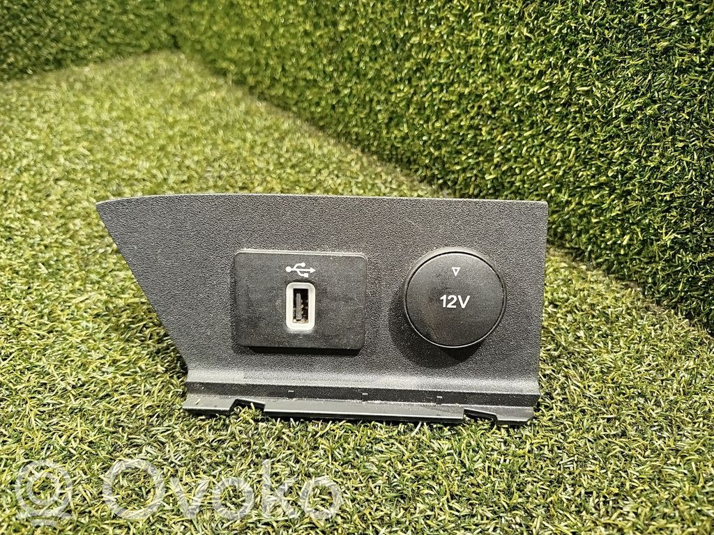 Ford Tourneo Custom Enchufe conector USB 
