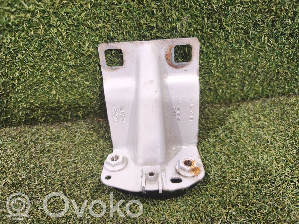 Ford Tourneo Custom Fender mounting bracket 