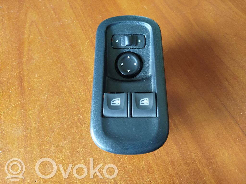 Renault Master III Electric window control switch 