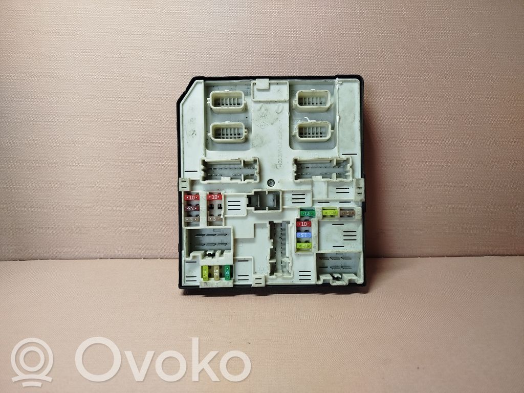 Opel Movano B Fuse module 