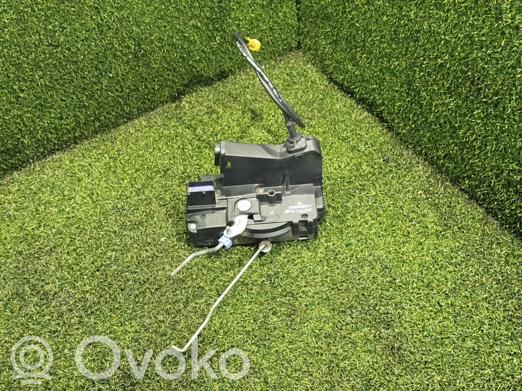 Opel Vivaro Priekinė durų spyna 