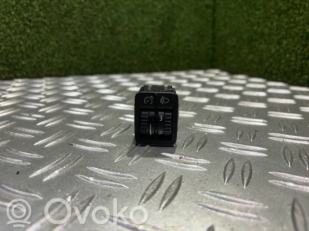 Renault Trafic II (X83) Headlight level height control switch 