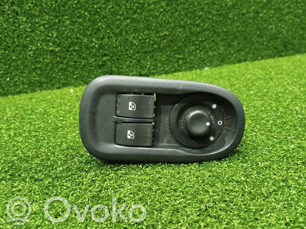 Renault Master III Electric window control switch 