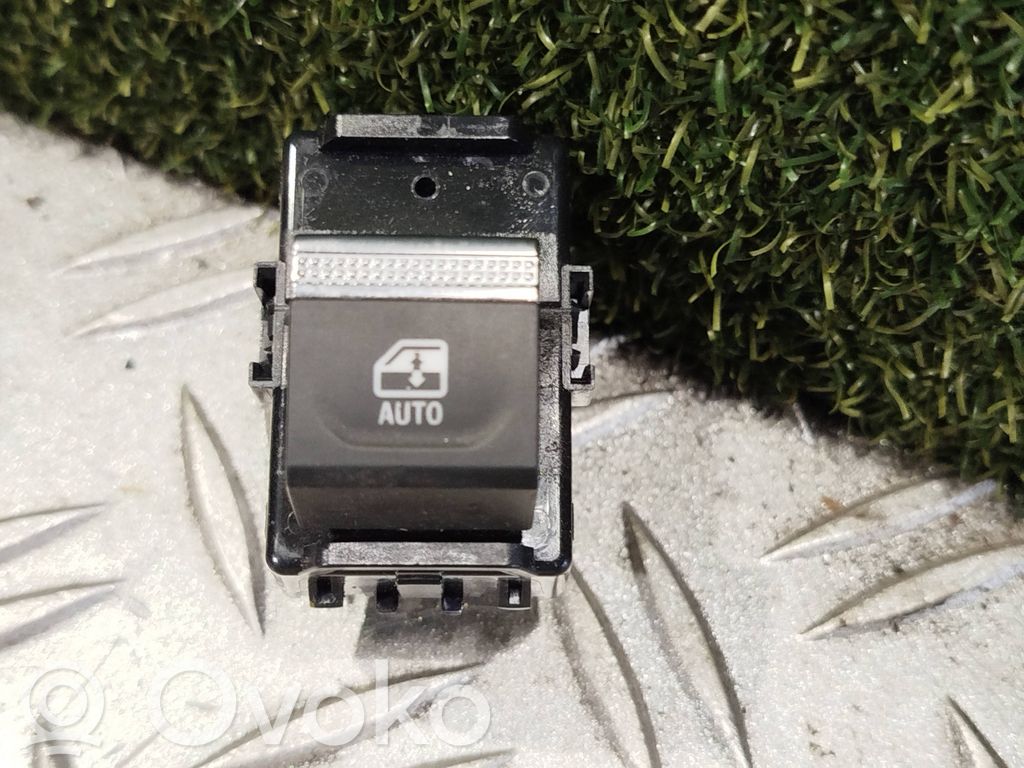 Renault Arkana Electric window control switch 