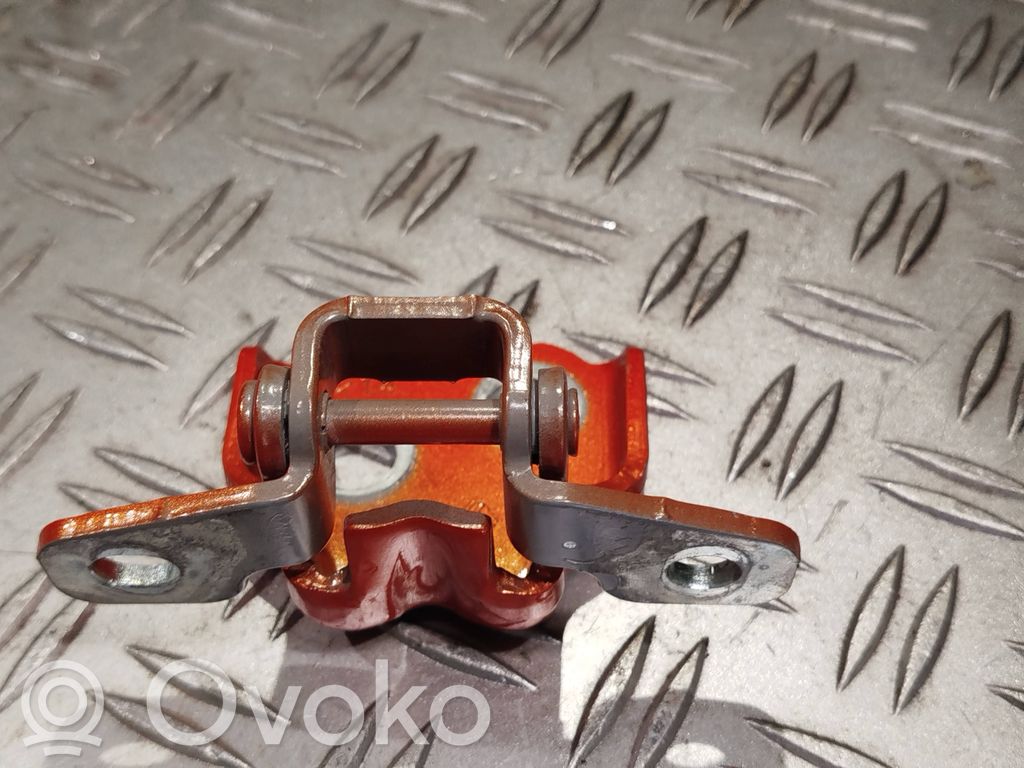 Renault Arkana Front door lower hinge 
