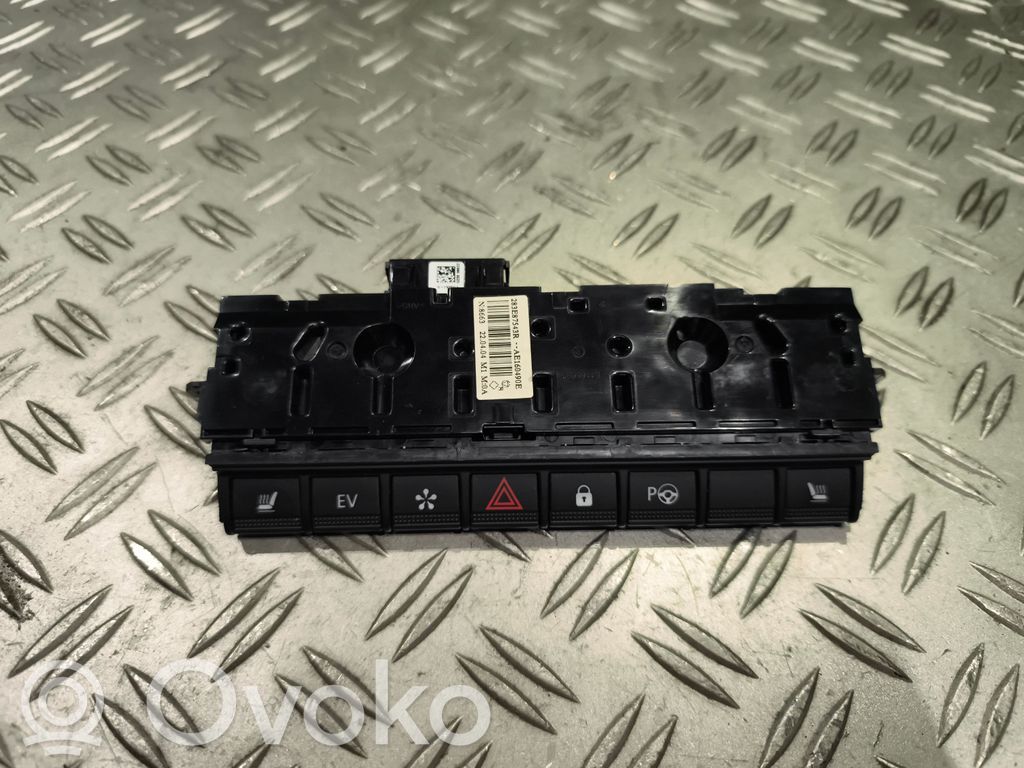 Renault Arkana Botón interruptor de luz de peligro 