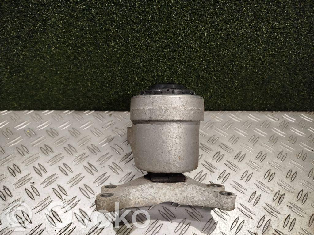 Engine mount bracket   G2911138