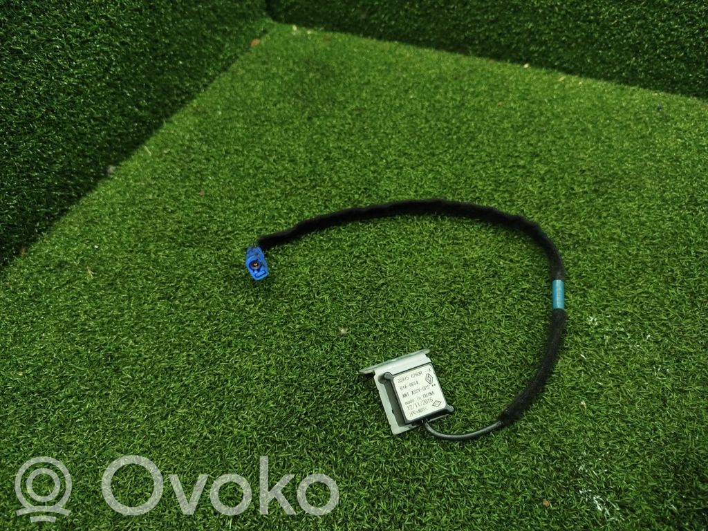 Opel Vivaro Antena GPS 