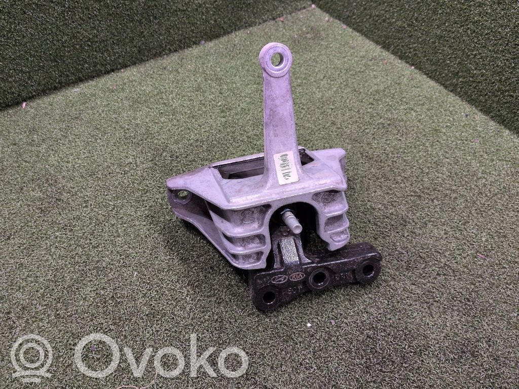 KIA Ceed Engine mount bracket 