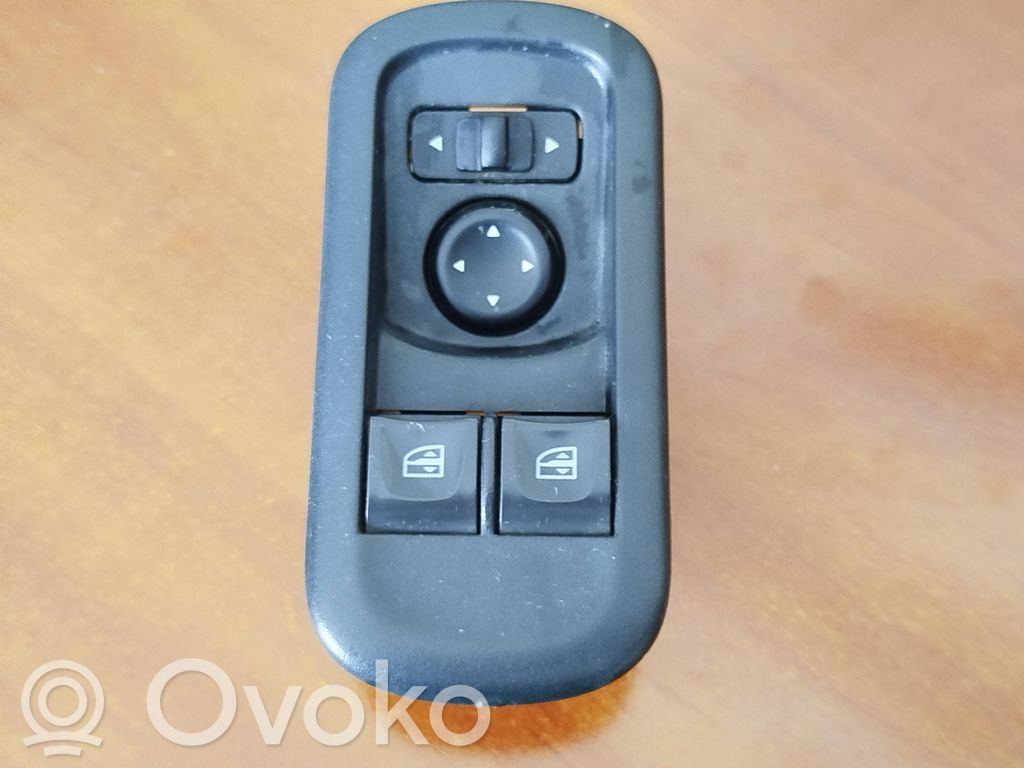 Renault Master III Electric window control switch 