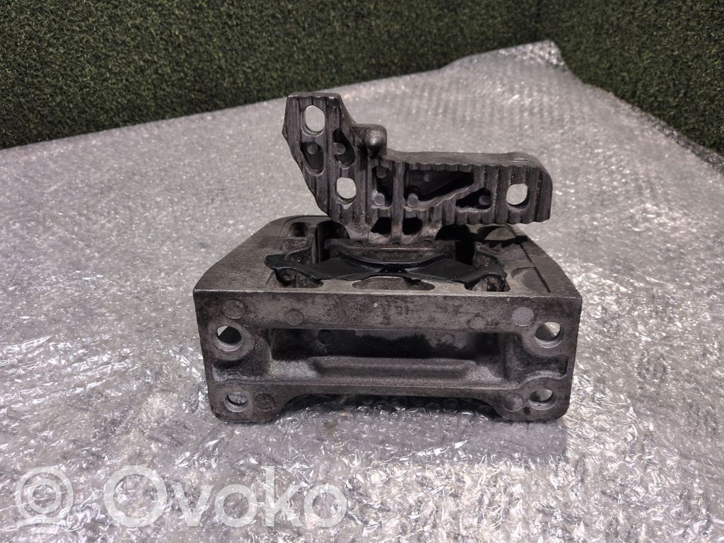 Engine mount bracket   112108180R,112108180R
