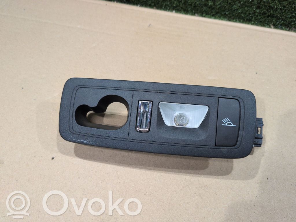 Porsche Cayenne (92A) Lampka podsufitki tylna 