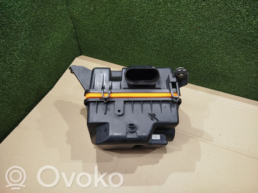 Air filter box   E5T52071