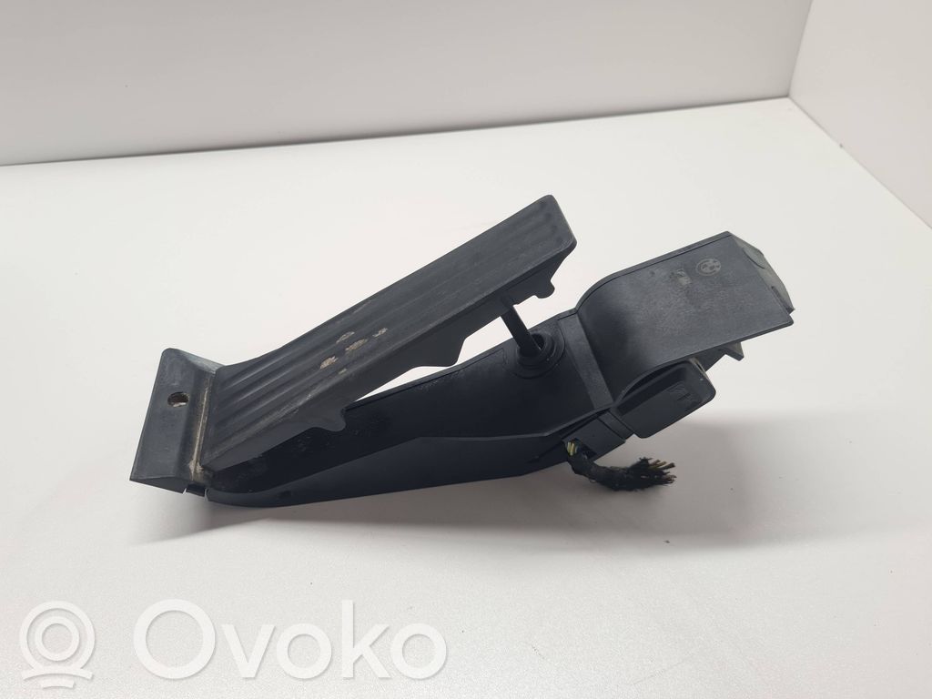 Accelerator throttle pedal   6772645,25916010,150307