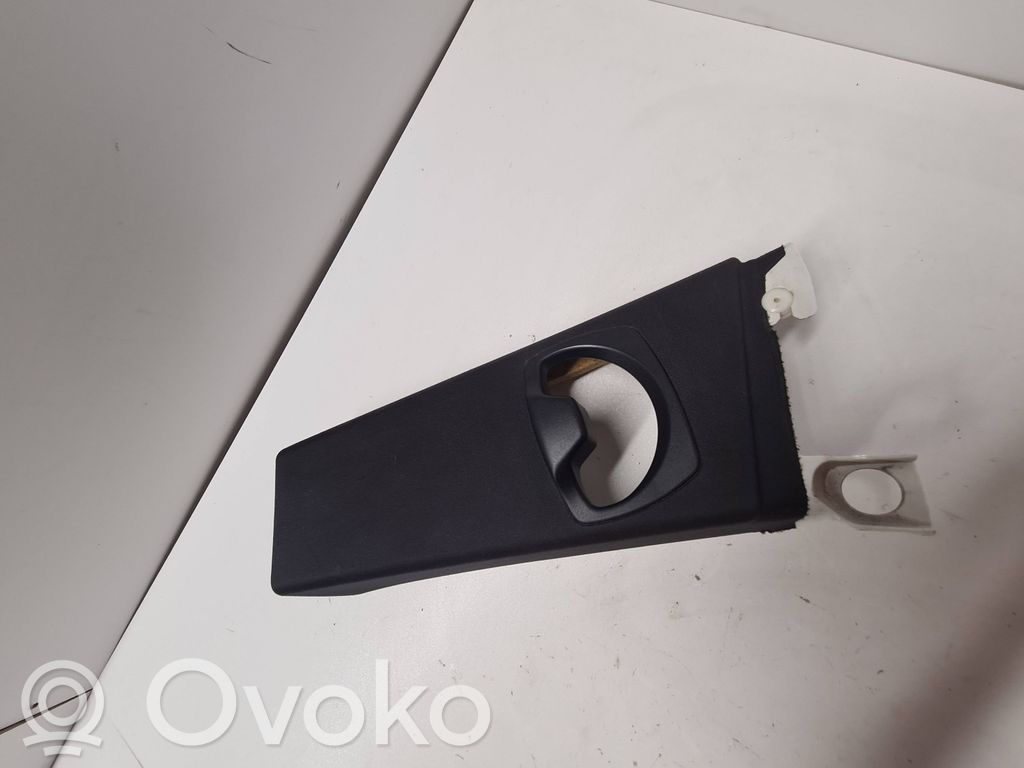 (B) pillar trim (bottom)   7117469