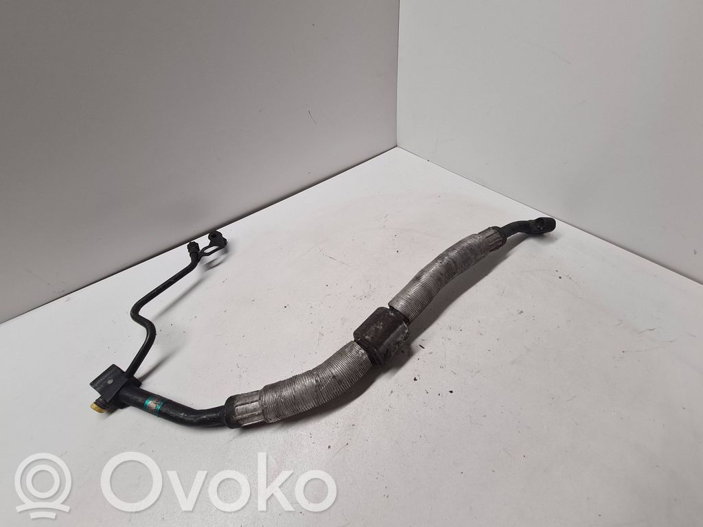 Ilmastointilaitteen putki (A/C)   6923958
