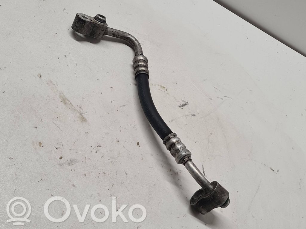 BMW 7 E38 Ilmastointilaitteen putki (A/C) 