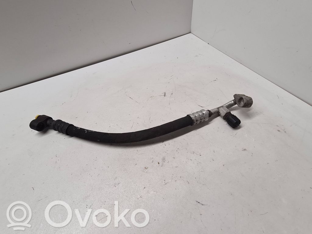 BMW 3 E46 Ilmastointilaitteen putki (A/C) 