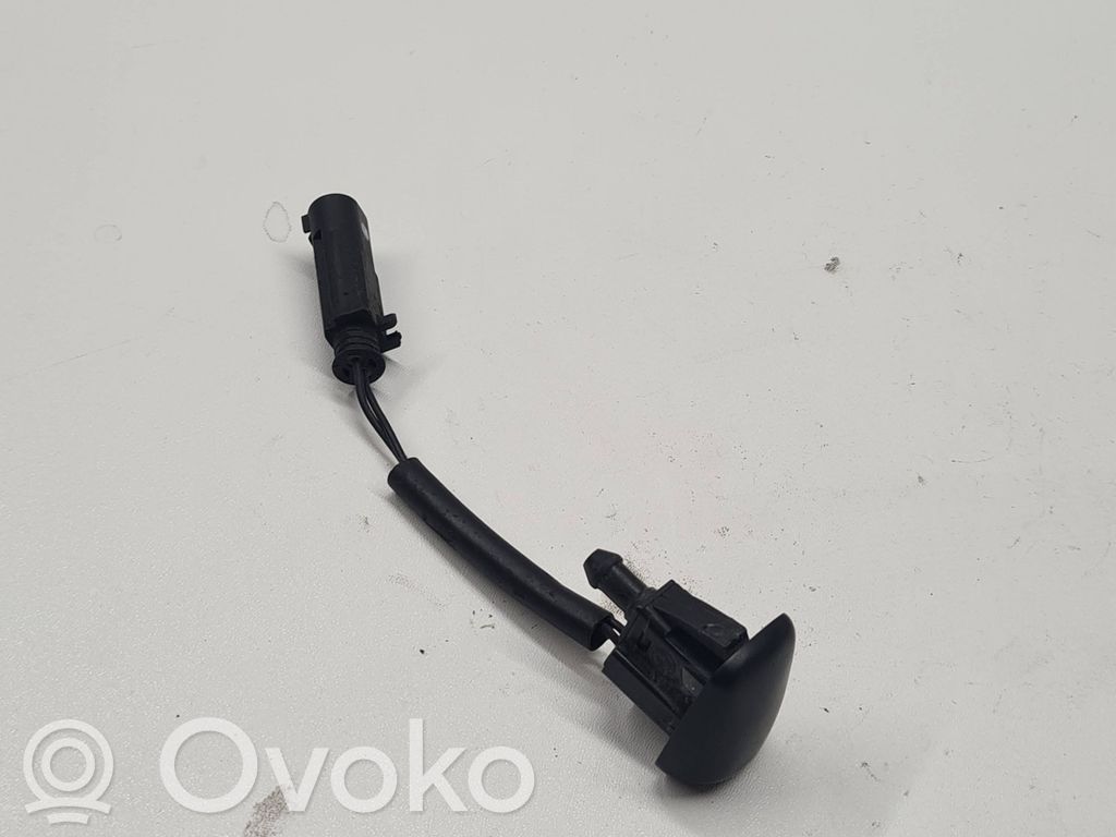 Windshield washer spray nozzle   7054445