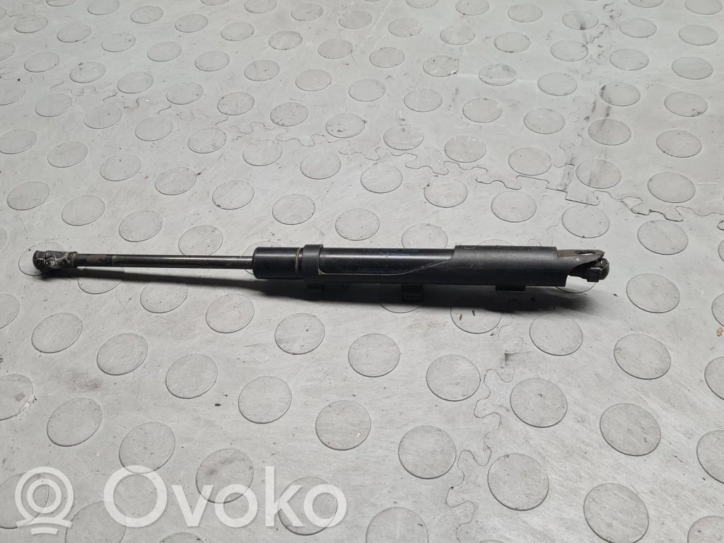 BMW 7 E38 Dzinēja pārsega amortizators 