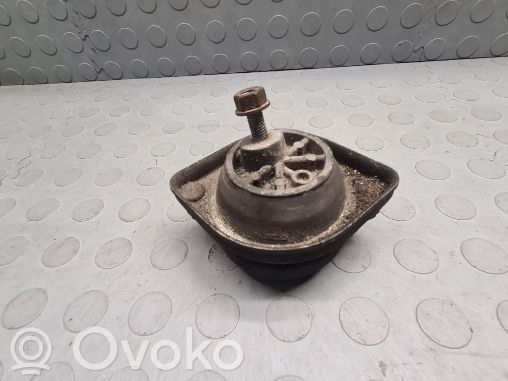 BMW 7 E38 Engine mount bracket 