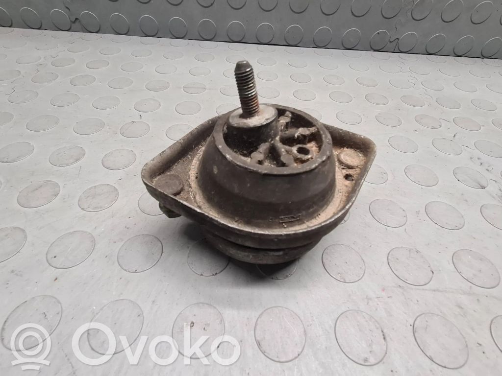 Engine mount bracket   1092824